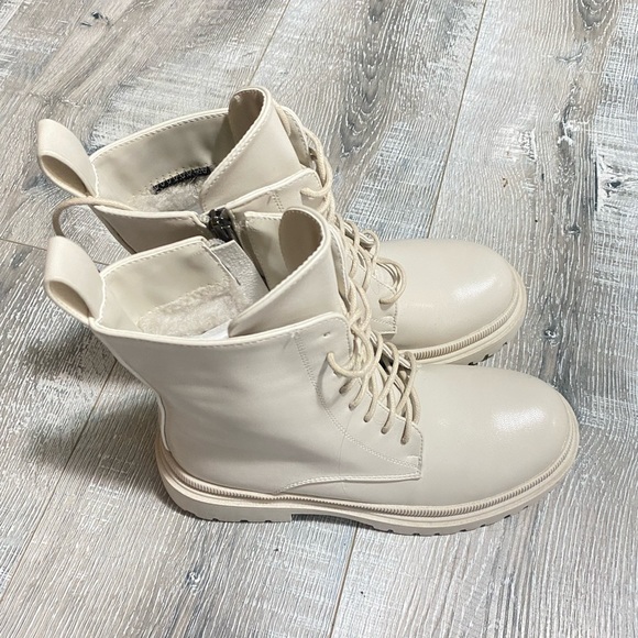 Shoes for sale - Picture 2 of 3